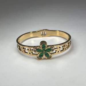 Bracelet tendance en acier inoxydable 316L plaqué or PVD, motif fleur verte, bijoux pour femmes - Product Image 1