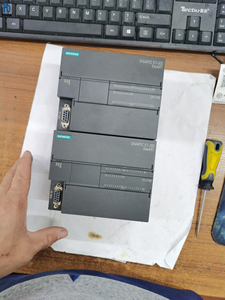 Controlador Lógico Programable para Automatización Industrial, Modelo ST40, Salida de Transistor DC-DC, Módulo de CPU Estándar para Equipos de Fábrica - Product Image 1