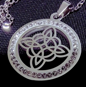 Vente en gros personnalisation <span class=keywords><strong>noeud</strong></span> celtique pendentif collier en acier inoxydable Hip Hop irlandais chanceux starter amulette bijoux cadeau - Product Image 6