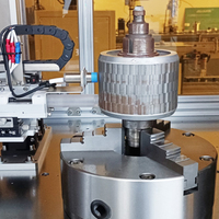 Machine d'assemblage automatique de rotors PMSM pour véhicules électriques avec encastrage magnétique robotisé, serrage hydraulique et inspection visuelle des défauts en ligne