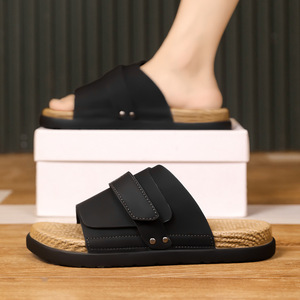 Sandalias de exterior para hombre, antideslizantes para baño, con suela gruesa y acolchada, pantuflas suaves para el hogar. - Product Image 3