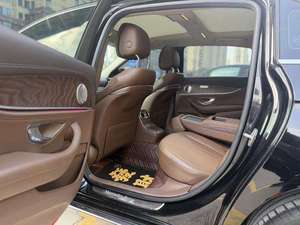 เมอร์เซเดส-เบนซ์ อี-คลาส ปี 2020 รุ่น E300 L แฟชั่น อิดิชั่น เทอร์โบชาร์จ ออโตเมติก ล้อแม็ก R18 พวงมาลัยซ้าย รถมือสอง หลังคาซันรูฟแบบพาโนรามา สีเข้ม - Product Image 4