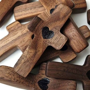 Lot de 3 croix de poche minimalistes en bois de noyer noir, fabriquées à la main, cadeaux religieux pour mariage, église et Pâques - Product Image 6