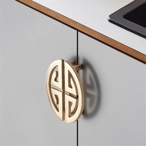 Nuevas Manijas Modernas de Bronce Cepillado para Puertas de Armario, Manijas Doradas para Cajones y Muebles de Gabinete de Zapatos - Product Image 2