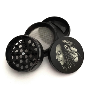 Broyeur à herbes sèches rond en alliage d'aluminium avec motif portrait d'amour, accessoire de fumage de style moderne - Product Image 3