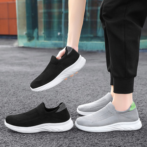 Chaussures décontractées d'été pour hommes tissage volant direct d'usine semelles souples <span class=keywords><strong>pied</strong></span> léger nouveau printemps automne maille <span class=keywords><strong>de</strong></span> tissage volant - Product Image 2