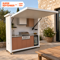Cuisine extérieure portable artisanale avec toit hydraulique, îlot de cuisine extérieur, barbecue à gaz et évier pour patio rustique