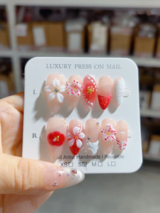 Ongles artisanaux rose ombré 3D avec fleurs blanches <span class=keywords><strong>et</strong></span> rouges, étoiles <span class=keywords><strong>et</strong></span> strass, vente en gros pour salons de beauté <span class=keywords><strong>et</strong></span> revendeurs de cadeaux pour demoiselles d'honneur - Product Image 1