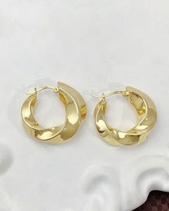 <span class=keywords><strong>Orecchini</strong></span> a Cerchio in <span class=keywords><strong>Oro</strong></span> Massiccio 18K per Donne, Vero <span class=keywords><strong>Oro</strong></span> Giallo 18K, <span class=keywords><strong>Orecchini</strong></span> Chunky Huggie, <span class=keywords><strong>Gioielli</strong></span> in <span class=keywords><strong>Oro</strong></span> Massiccio 3D, <span class=keywords><strong>Gioielli</strong></span> Au750 - Product Image 4