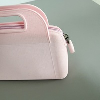 Pochette de maquillage rigide rose en PU texturé et EVA moulé, organiseur de toilette portable avec fermeture éclair