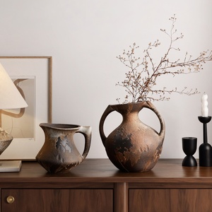 Ensemble de vases en céramique rustiques et écologiques faits à la main avec poignées, finition mate, style Wabi Sabi, brun vieilli, pour la décoration intérieure - Product Image 1