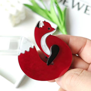 2024 petit renard motif résine broche mignon médaille pour hommes femmes enfants pour fête mariage fiançailles à la mode idée <span class=keywords><strong>cadeau</strong></span> - Product Image 1