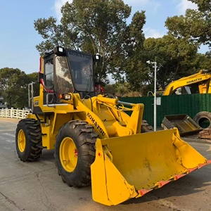 รถตักล้อยาง KOMATSU WA100 รุ่นปี 2020 รับน้ำหนักได้ 9 ตัน เครื่องยนต์คัมมินส์ อุปกรณ์ก่อสร้างสำหรับงานหนัก สีเหลือง รถตักหน้า - Product Image 6