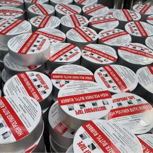 Bande d'étanchéité autocollante en butyl SBS <span class=keywords><strong>pour</strong></span> <span class=keywords><strong>toiture</strong></span>, résistante aux fuites, anti-âge, anti-humidité, <span class=keywords><strong>pour</strong></span> fissures de bâtiment - Product Image 1