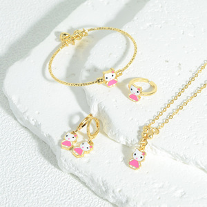 <span class=keywords><strong>Set</strong></span> di Gioielli Y2K Fashion Kawaii KT Cat per Ragazze, in Lega Placcata Oro, Include Collana, Bracciale, Anelli a Cuore, per Matrimoni e Bambine - Product Image 4