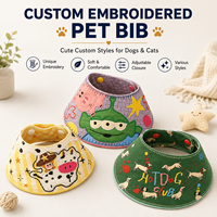 Bavoir pour chien brodé personnalisé avec motif de dessin animé, bandana réglable à bouton-pression, écharpe appliquée, logo personnalisé, cadeau promotionnel pour animaux de compagnie