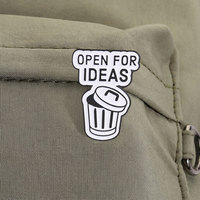 Broche en émail 'Open For Ideas Funny Trash Can' avec texte de bureau sarcastique, pour décoration de sac à dos