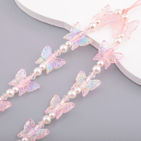 Coque de téléphone portable tendance personnalisable en gros avec chaînes courtes de perles, pendentifs papillon en acrylique et motif appareil photo