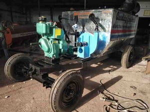 Machine de pulvérisateur de bitume à moteur diesel avec cadre de chariot pour une application de surface de route cohérente - Product Image 5