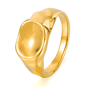 Anillo retro para mujer de acero inoxidable, de alta gama, versátil, dorado, liso, de titanio. - Product Image 4