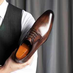 Chaussures de Ville en Cuir pour Homme Style Britannique en Cuir Grainé à Bout Pointu Respirantes à Lacets Haut de Gamme Fait Main Décontractées - Product Image 5