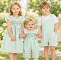 Robe décontractée pour fille OEM ODM en dentelle smockée, rayée verte et blanche, en coton, avec col à volants et manches flottantes, écologique et respirante pour enfants