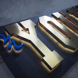 Insegne Luminose <span class=keywords><strong>3D</strong></span> con <span class=keywords><strong>Lettere</strong></span> Retroilluminate, Logo LED, <span class=keywords><strong>Lettere</strong></span> Solide Dorate con Finitura Spazzolata, Insegna Personalizzata - Product Image 3