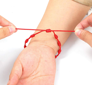 Bracelet porte-bonheur, bracelet à 7 nœuds, nœuds rouges et noirs, réglable, amulette en corde rouge Kabbalah pour la protection, bracelets tressés - Product Image 5
