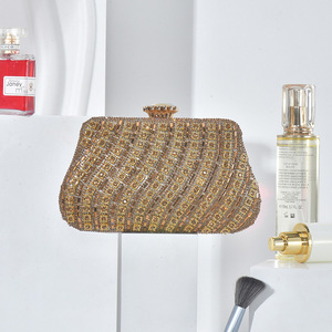 Chaînes de luxe en strass pour femmes, avec logo personnalisé, diamants taillés carrés haut de gamme, boucle classique en forme d'oreiller, mode brillante et scintillante - Product Image 3