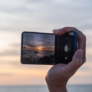 Novità 2025: Telefono <span class=keywords><strong>Cellulare</strong></span> 5G A+ 100% Originale Usato Sbloccato per <span class=keywords><strong>Samsung</strong></span> Galaxy Z Flip7, Smartphone Android da 6,9 Pollici - Product Image 1