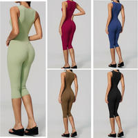 Combinaison moulante une pièce pour femme en nylon et élasthanne, sans manches, col carré, douce, pour le yoga et la gym, avec effet froncé aux jambes