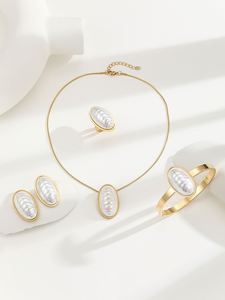 Juego de Collar y Aretes de Perlas Blancas Ovaladas Chapadas en Oro de 18K para Mujer, para Bodas, Fiestas, Compromisos, Regalo de Lujo de Acero Inoxidable - Product Image 2