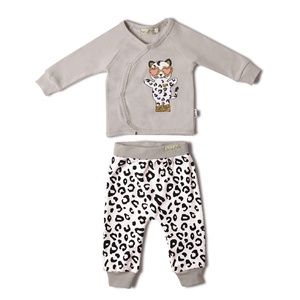Petelulu lifestyle 100% cotone organico <span class=keywords><strong>neonato</strong></span> 7 pezzi vestito <span class=keywords><strong>abbigliamento</strong></span> per bambini set regalo vestiti per bambini ragazzi <span class=keywords><strong>0</strong></span>-<span class=keywords><strong>3</strong></span> <span class=keywords><strong>mesi</strong></span> - Product Image 6