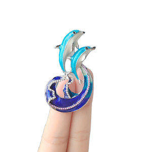 Broches de Moda em Esmalte com Golfinho Saltando para Mulheres e Unissex, Lindos Broches de Animais Marinhos, Acessórios de Vestuário, Alfinetes de Joalheria - Product Image 1