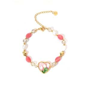Bracelet à perles tendance plaqué or PVD en acier inoxydable 316L avec breloque cœur et motif tulipe rose - Product Image 1