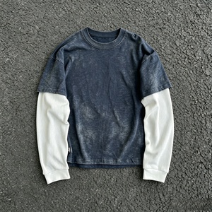 เสื้อยืดแขนยาวคอกลมผู้ชาย สีน้ำเงินเข้มและสีขาว ตัดต่อสีแบบบล็อก ทรงโอเวอร์ไซส์ สวมใส่สบาย ดีไซน์เรียบง่าย - Product Image 3