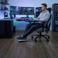 Parquet stratifié AC5 résistant à l'huile, système de pose clipsable, WPC, ton foncé, avec âme insonorisante pour salles de jeux