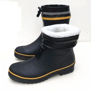 <span class=keywords><strong>Bottes</strong></span> de pluie en caoutchouc écologiques YL3657 en gros, confortables, doublure en fausse fourrure, chaudes, pour les travailleurs. - Product Image 1
