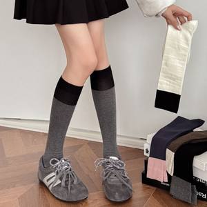 Chaussettes au-dessus du genou à tube long noir et gris de style printemps et automne pour femmes, chaussettes de mollet - Product Image 1