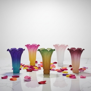 Pantalla de lámpara de cristal soplado a mano multicolor europea para interiores, con diseño de lirio de estanque, para lámparas de mesa, de pie y colgantes, y cubiertas de iluminación - Product Image 1