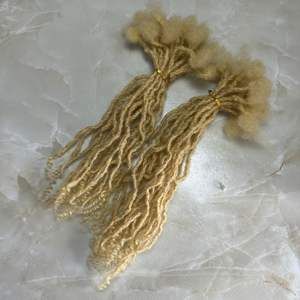 Interlocs avec extrémités bouclées Dreadlocks Extensions 100% cheveux humains faits à la main 0.2cm X-small Size Locs Extensions - Product Image 6