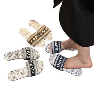 QLFashion Grande Taille Femme Gladiateur Été 2025 Nouveauté Broderie Alphabet Style Coréen Amorti Capri Vacances Plage Word231231 - Product Image 1