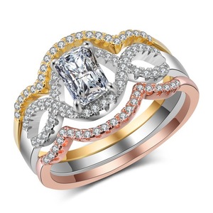 Set di tre anelli con zirconi cavi a tre colori per donna, gioielli eleganti e alla moda - Product Image 1