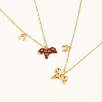 Collier Pendentif VEWANT Funky Vintage en Laiton Plaqué Or 18K avec Émail Rouge et Perles en Silicone Réglables, Breloque Poney Porte-Bonheur, Vente en Gros