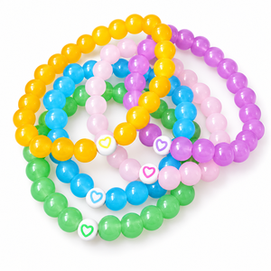 Pulseras de Cuentas de Plástico Coloridas y Modernas para Niños con Dijes de Letras y Corazones Unisex - Product Image 4