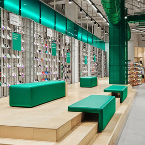 Étagère d'exposition de magasin de sport personnalisable, design d'intérieur, étagère de magasin de vêtements de sport, étagère en bois <span class=keywords><strong>Nakajima</strong></span>, présentoir de vente au détail d'articles de sport - Product Image 1