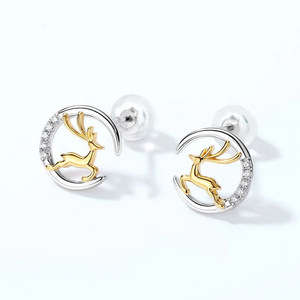Orecchini a Perno con Cervo Lunare Natalizio, Design Elegante a Renna, Gioielli alla Moda per Donna, Regalo per le Feste, Uso Quotidiano - Product Image 1