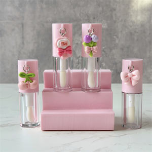 Vente chaude 4ml Lip Gloss Tube Lip Oil avec des styles uniques et divers porte-clés mignons pour une personnalisation personnalisée - Product Image 3