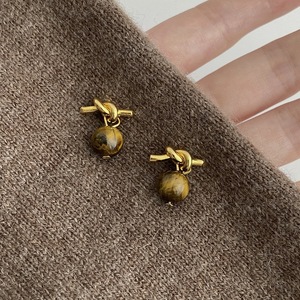 Pendientes de Plata de Ley S925 para Mujer, Diseño Único de Nicho, Versión Coreana, con Piedra de Ojo de Tigre Anudada, Regalos de Oro Premium para Otoño e Invierno - Product Image 1