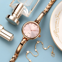 Montres à quartz de luxe ODM OEM, bracelet en acier inoxydable Seiko, cadran en verre, affichage simple à aiguilles, résistant à l'eau